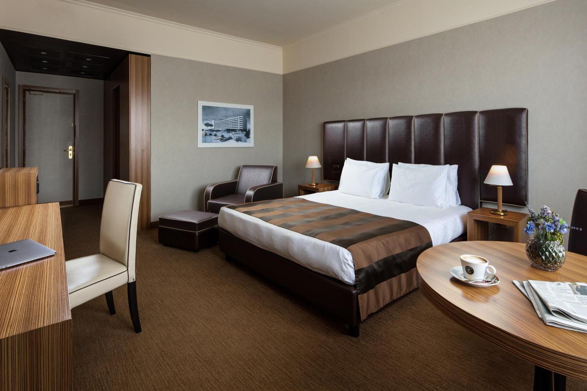 Premium King Room,1274732335:JPEG