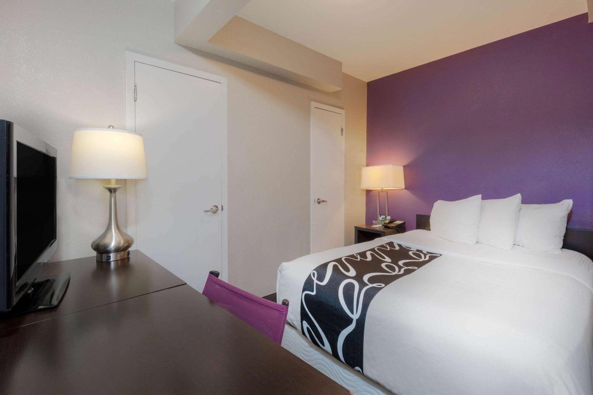 One Twin One Full Bedroom