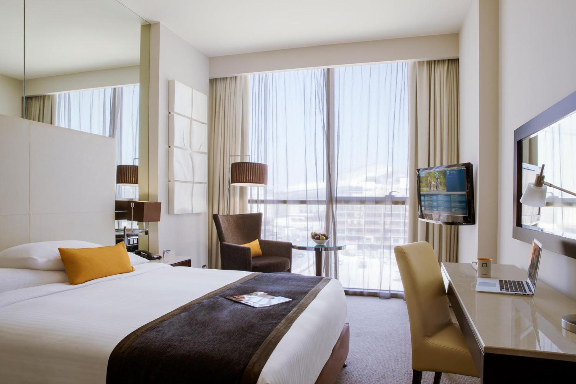 Centro Room – Queen Bed