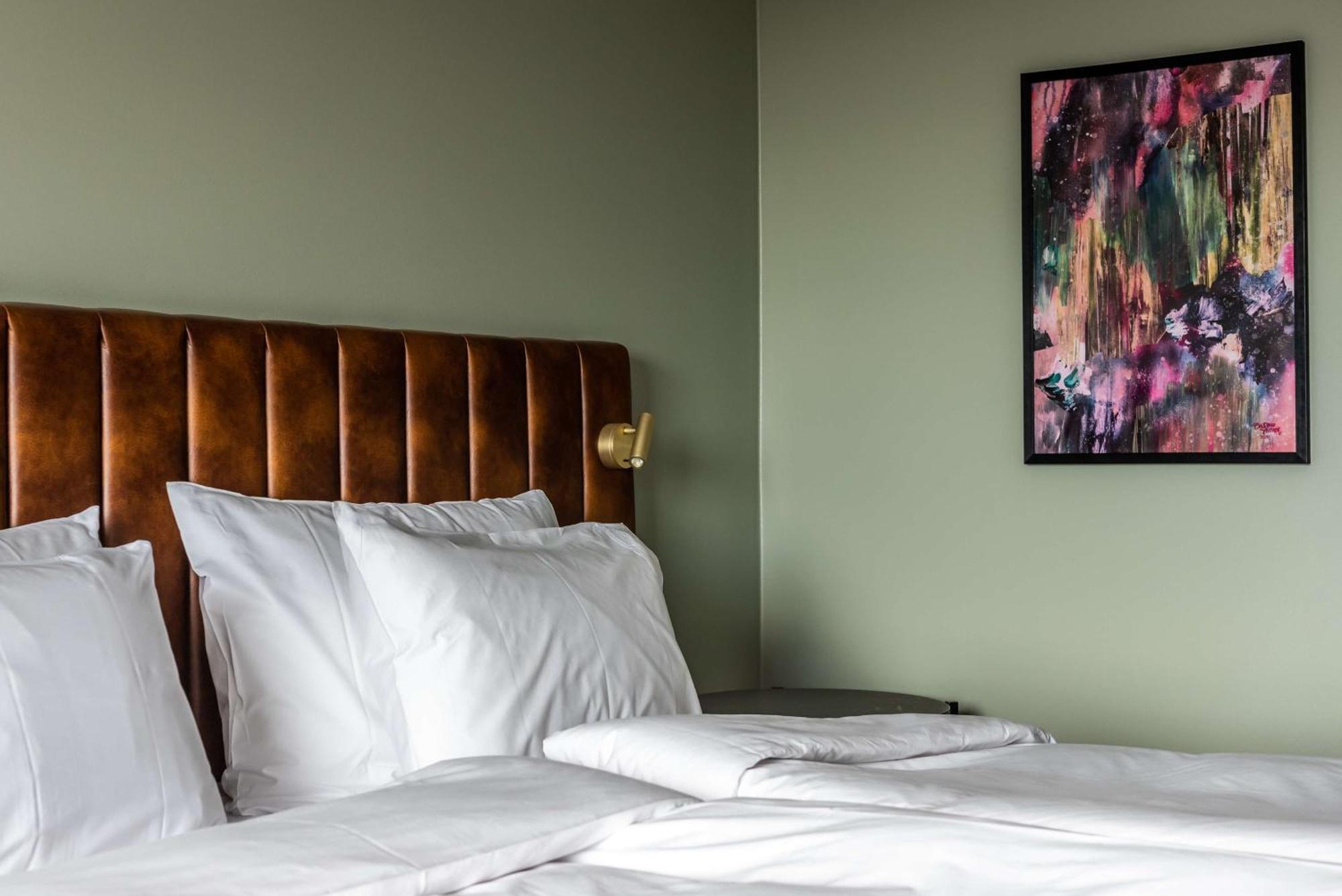 Standard Room,1277236948:JPEG
