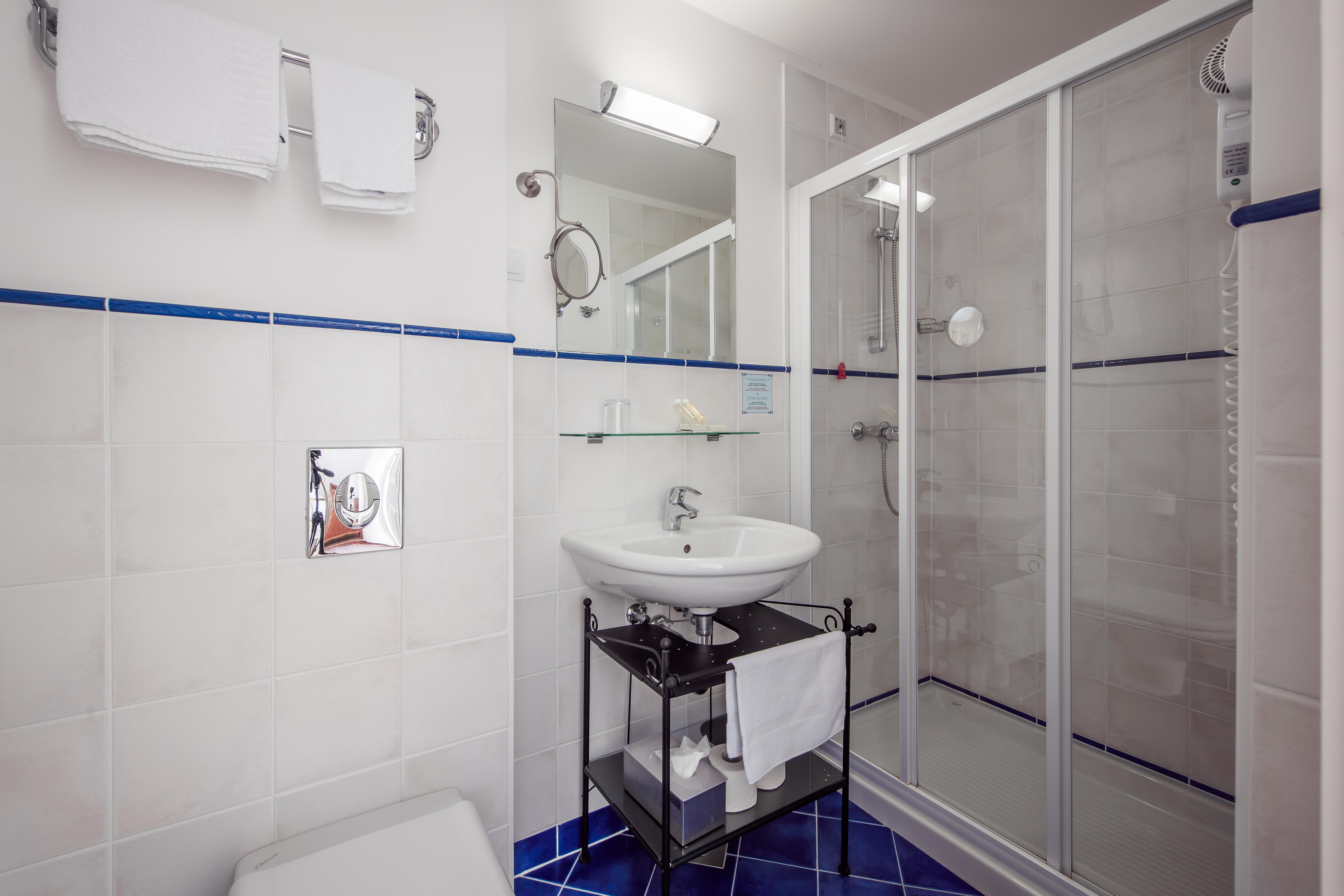 Deluxe Double or Twin Room Lake View