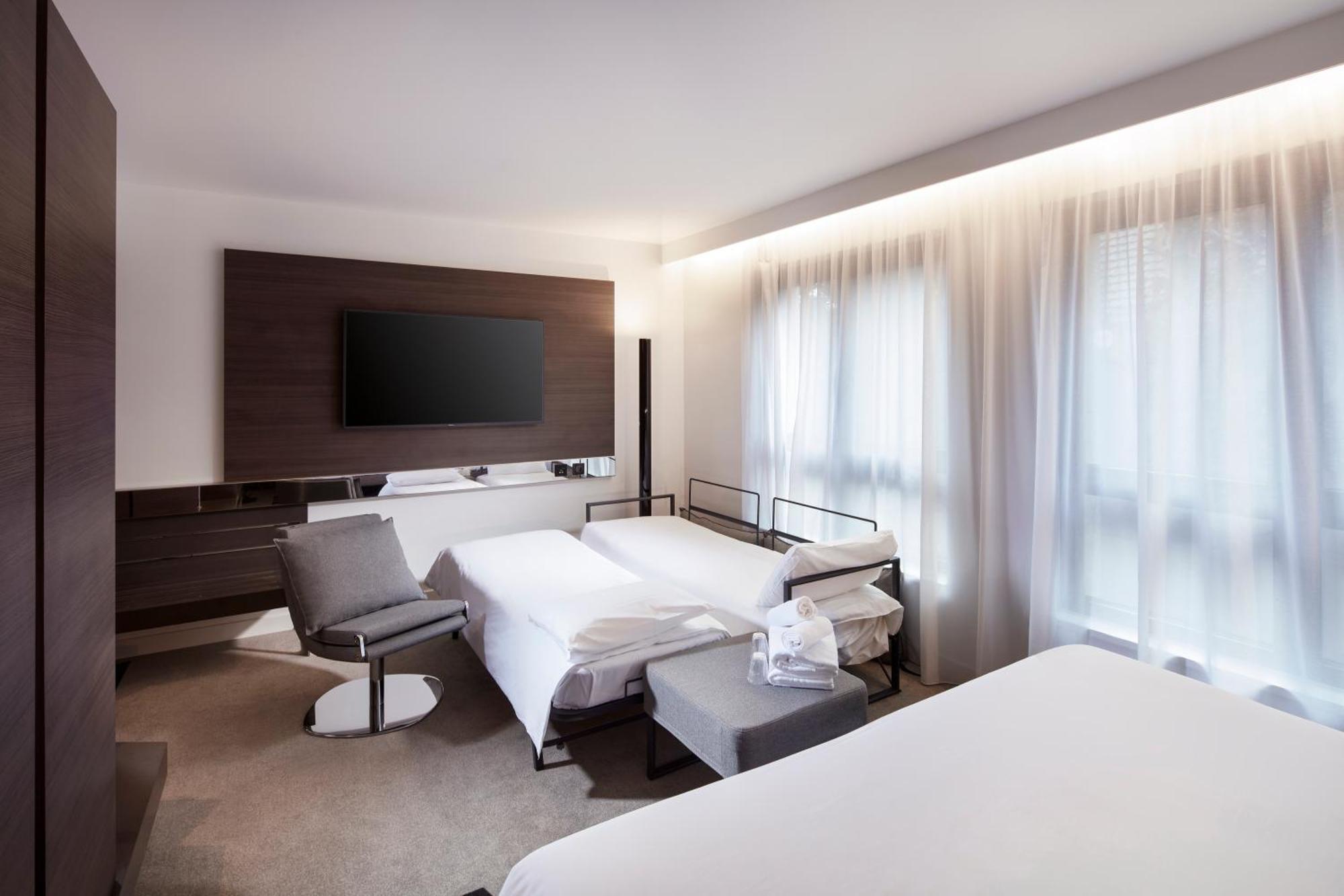 Superior Queen Suite with Sofa Bed,1279240957:JPEG