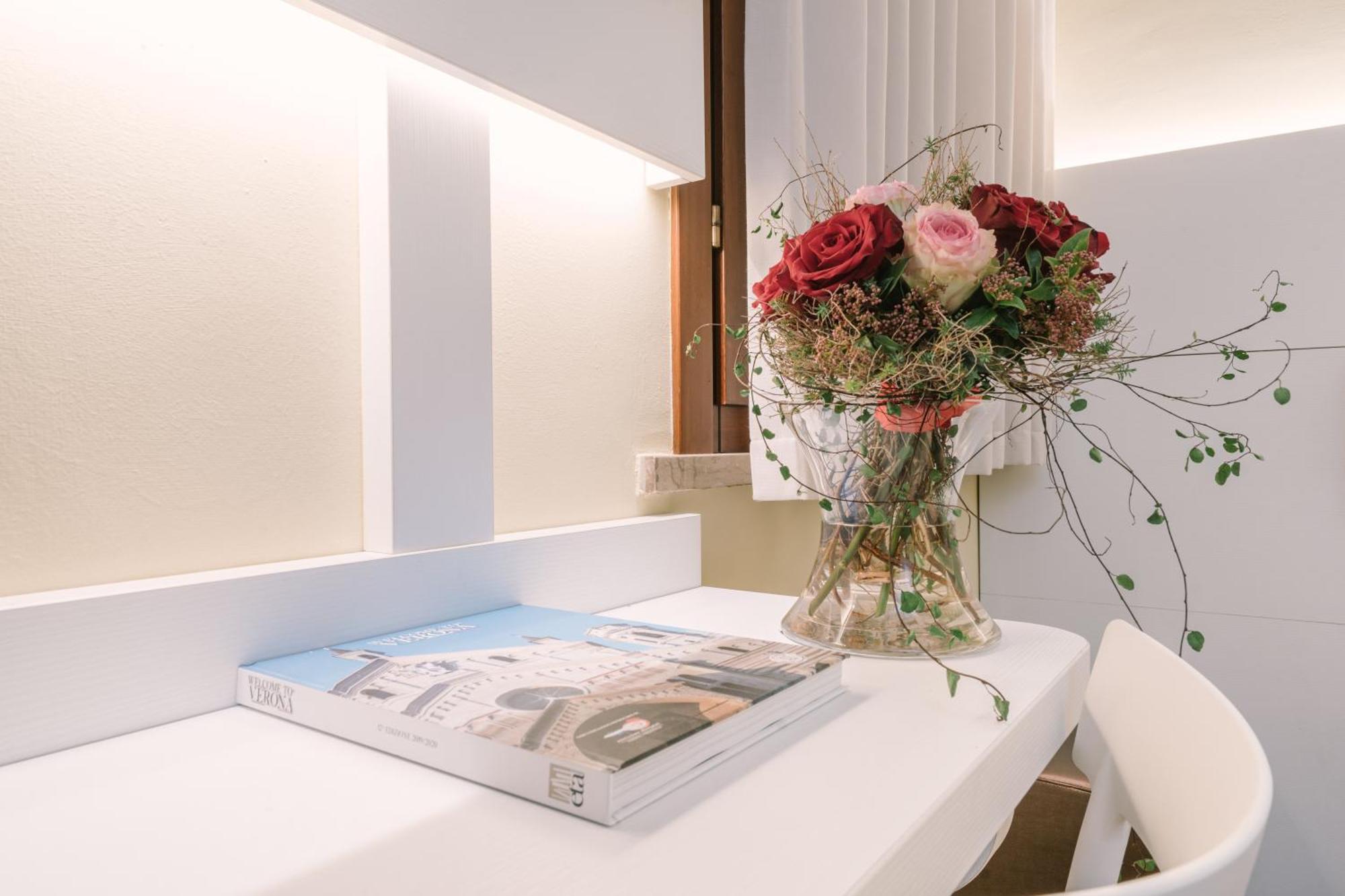 Single Room with French Bed,1279609990:JPEG