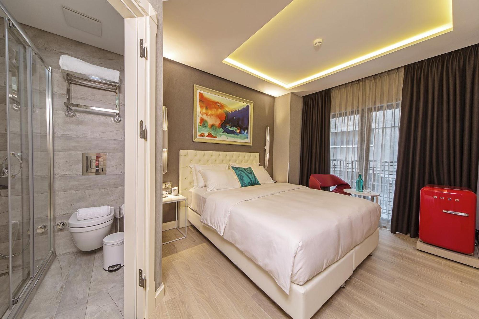 Deluxe Queen Room
