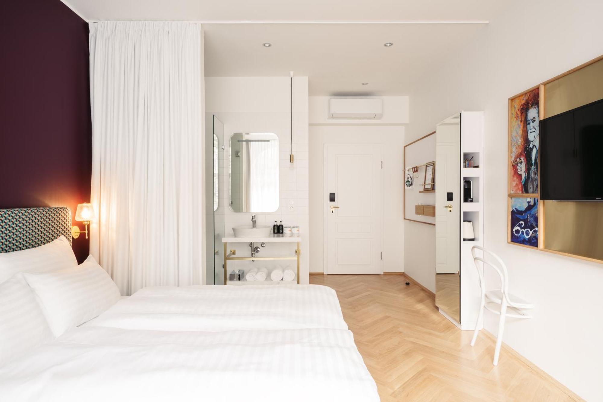 Double Room "Smart City View"