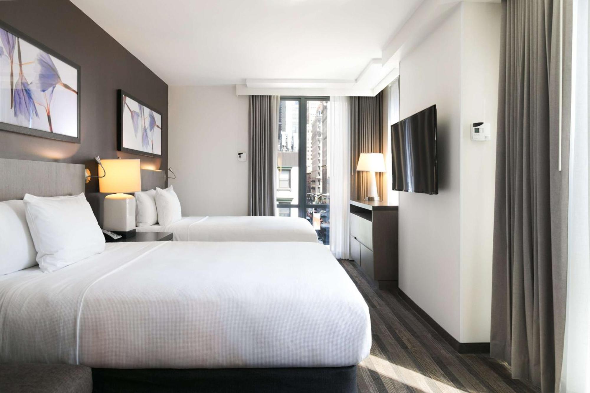 Den Queen Room Two Queen Beds
