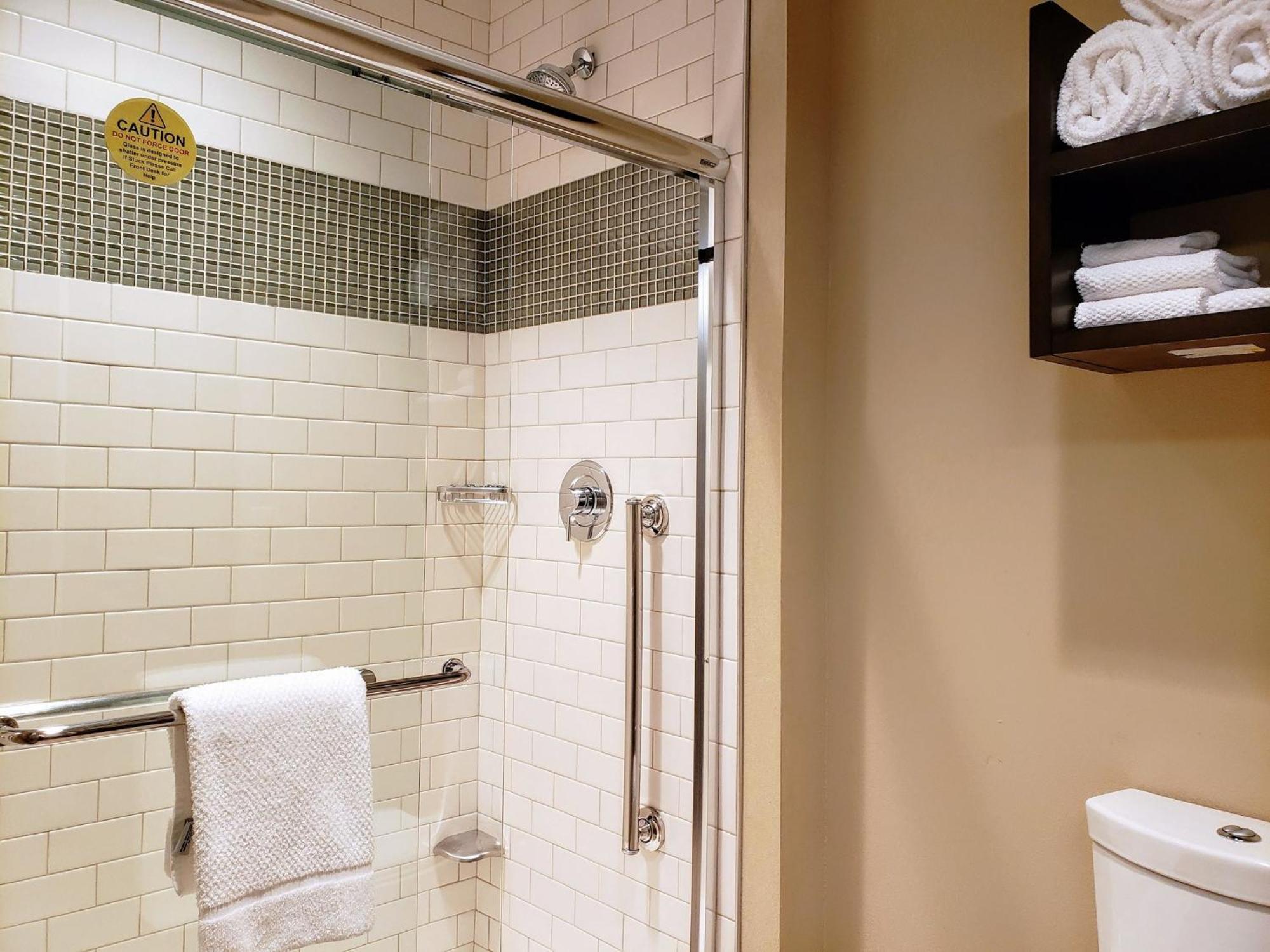 King Studio-Disability Access/Roll in Shower/Non-Smoking