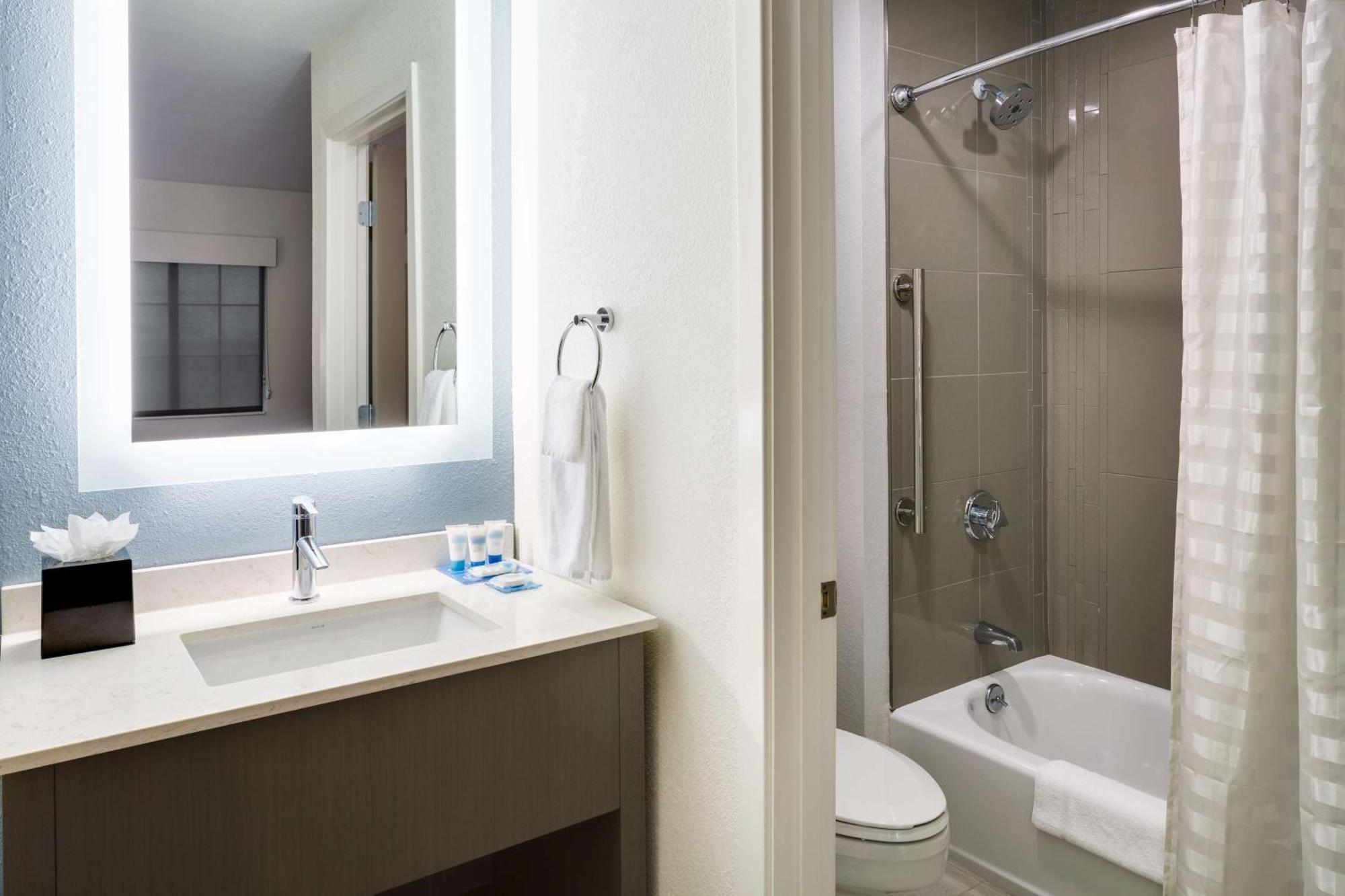 One-Bedroom Suite with Two Double Beds,1450469254:JPEG