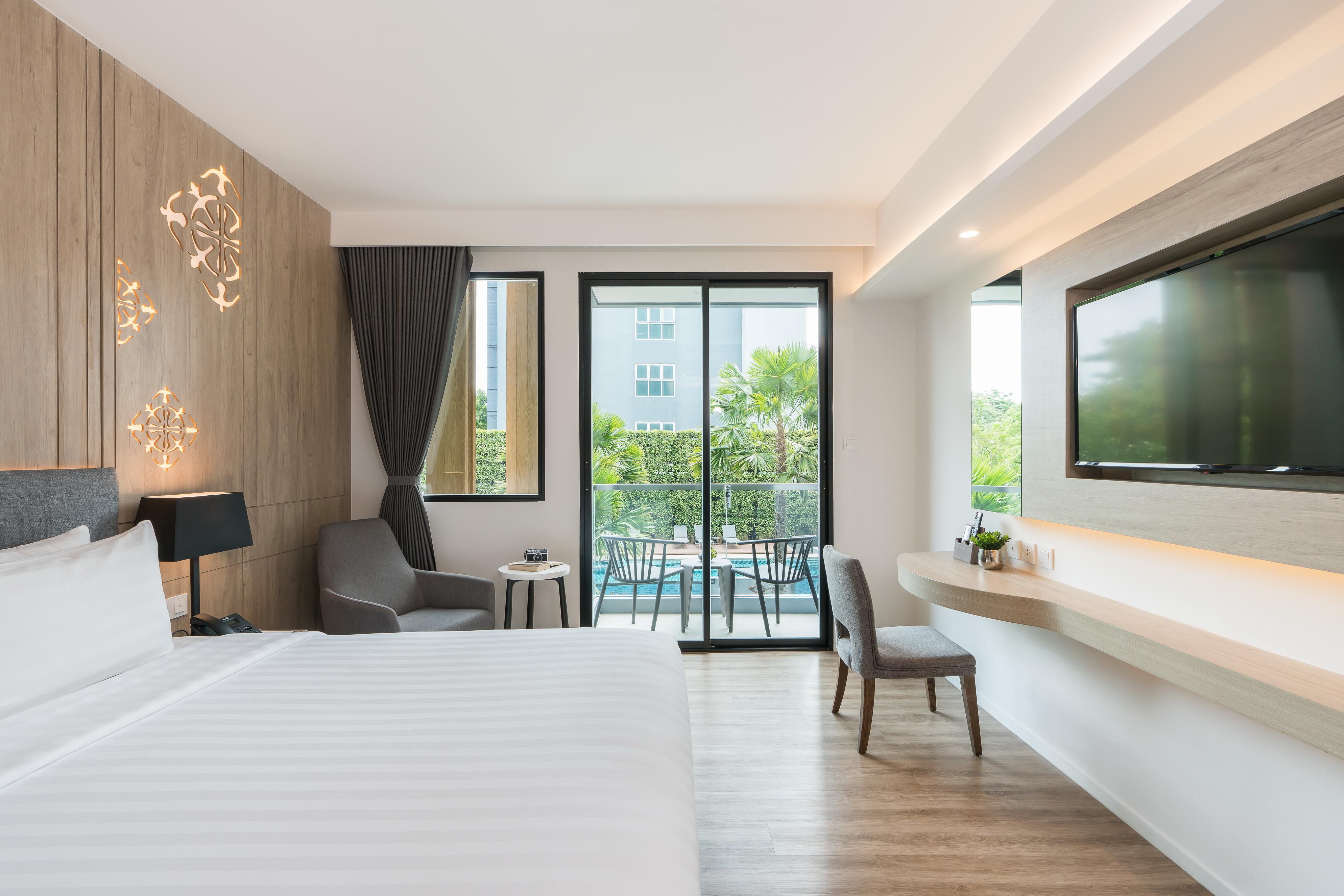 Deluxe Double Room Pool View