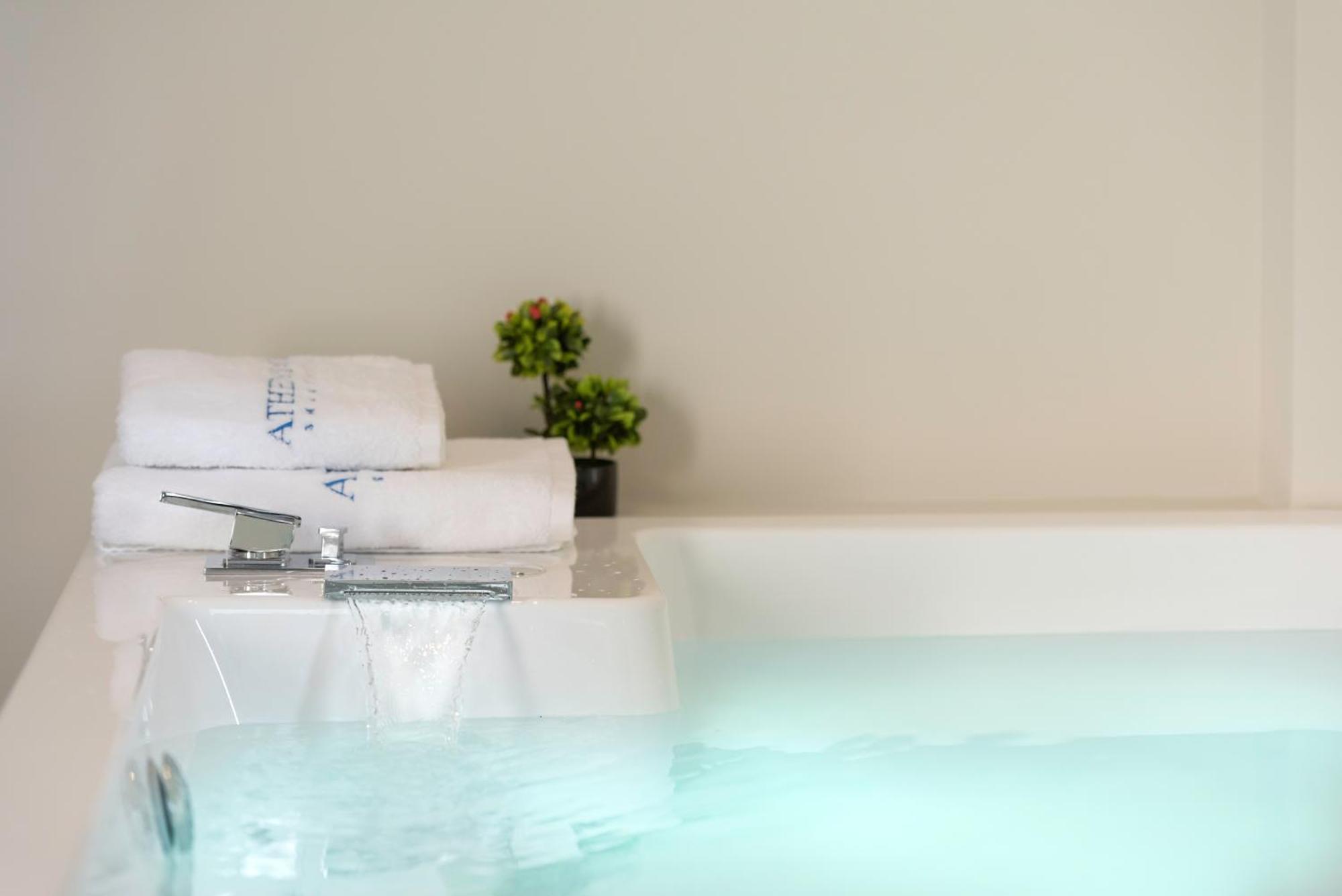 Prestige Suite Hot Tub