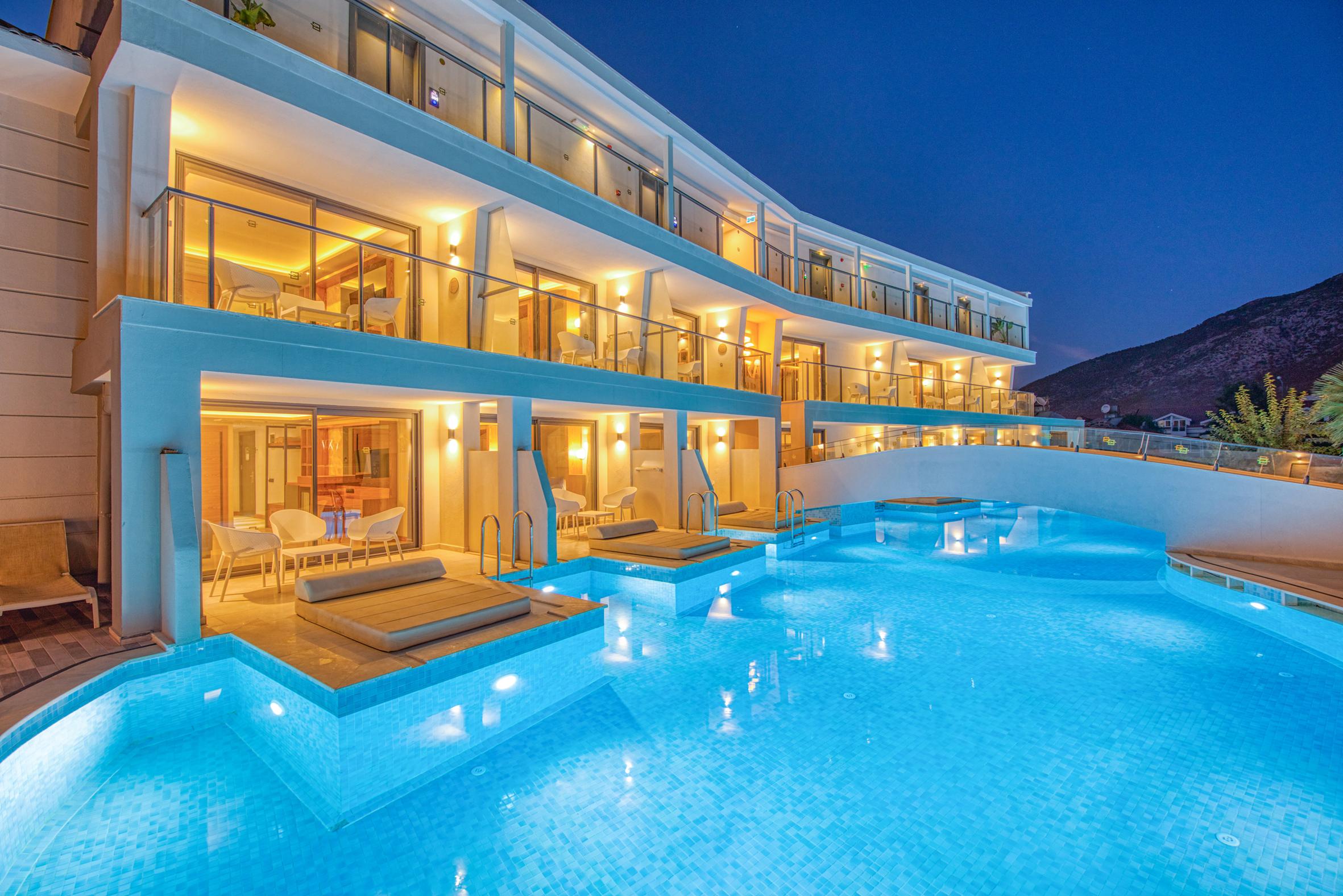 ANNEX SWIM UP ROOM