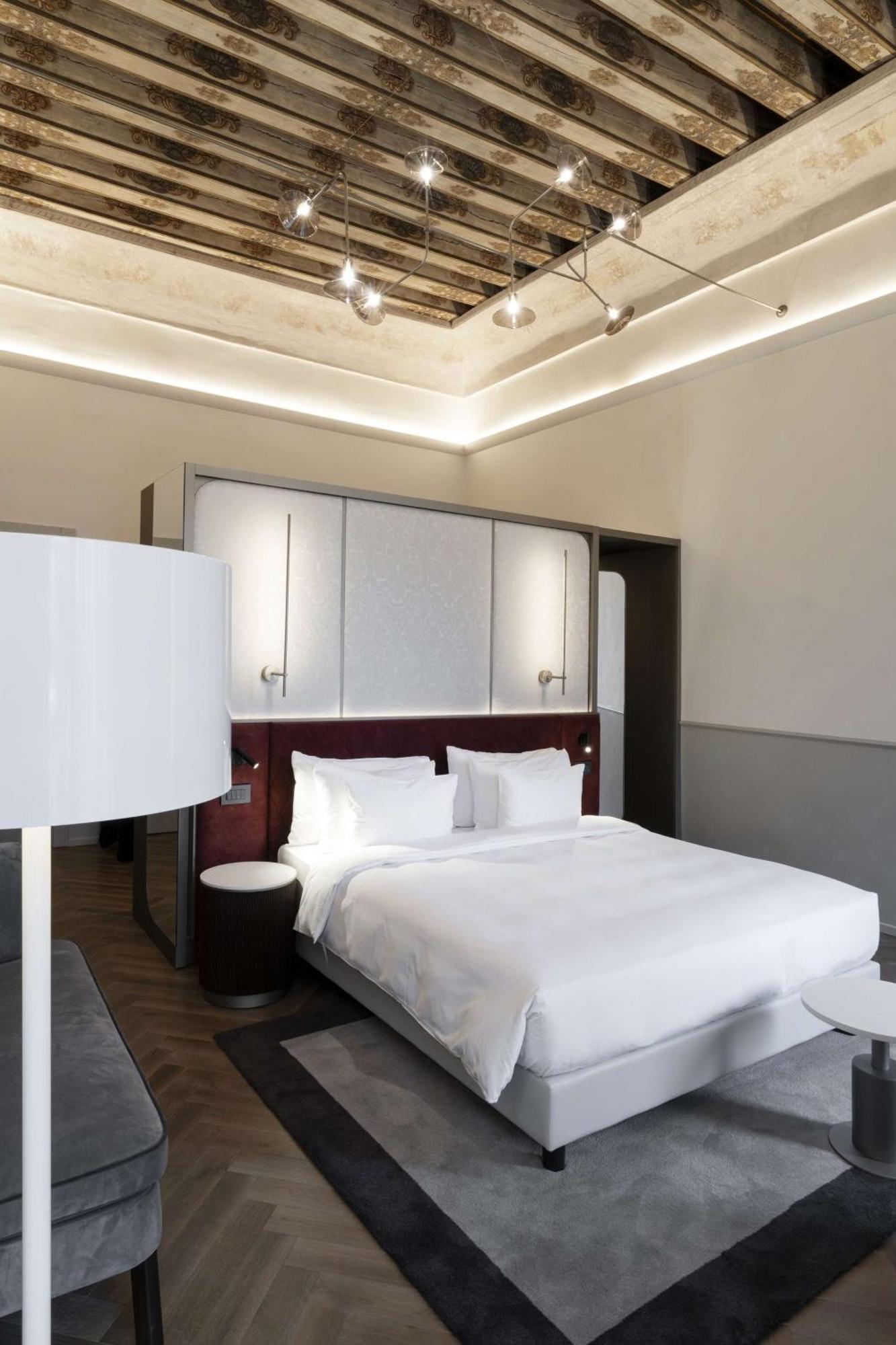 Renaissance Junior Suite