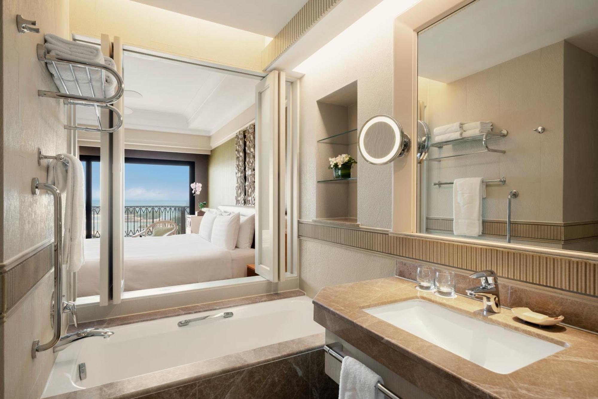 Panoramic King Room with Sea View