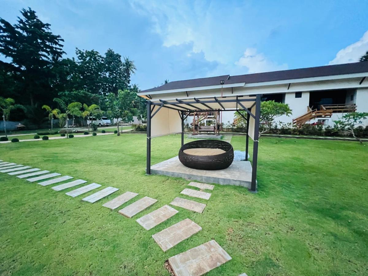 Family Room Garden View