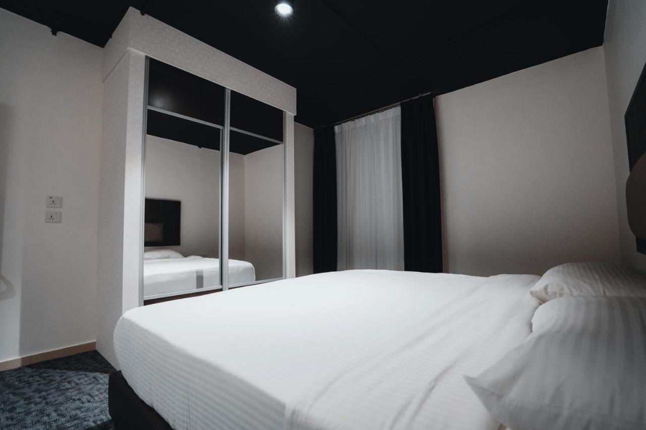 Deluxe King Suite