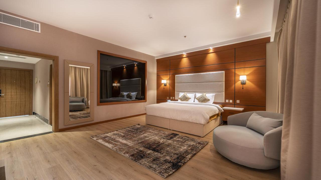 Deluxe King Suite,1298371789:JPEG