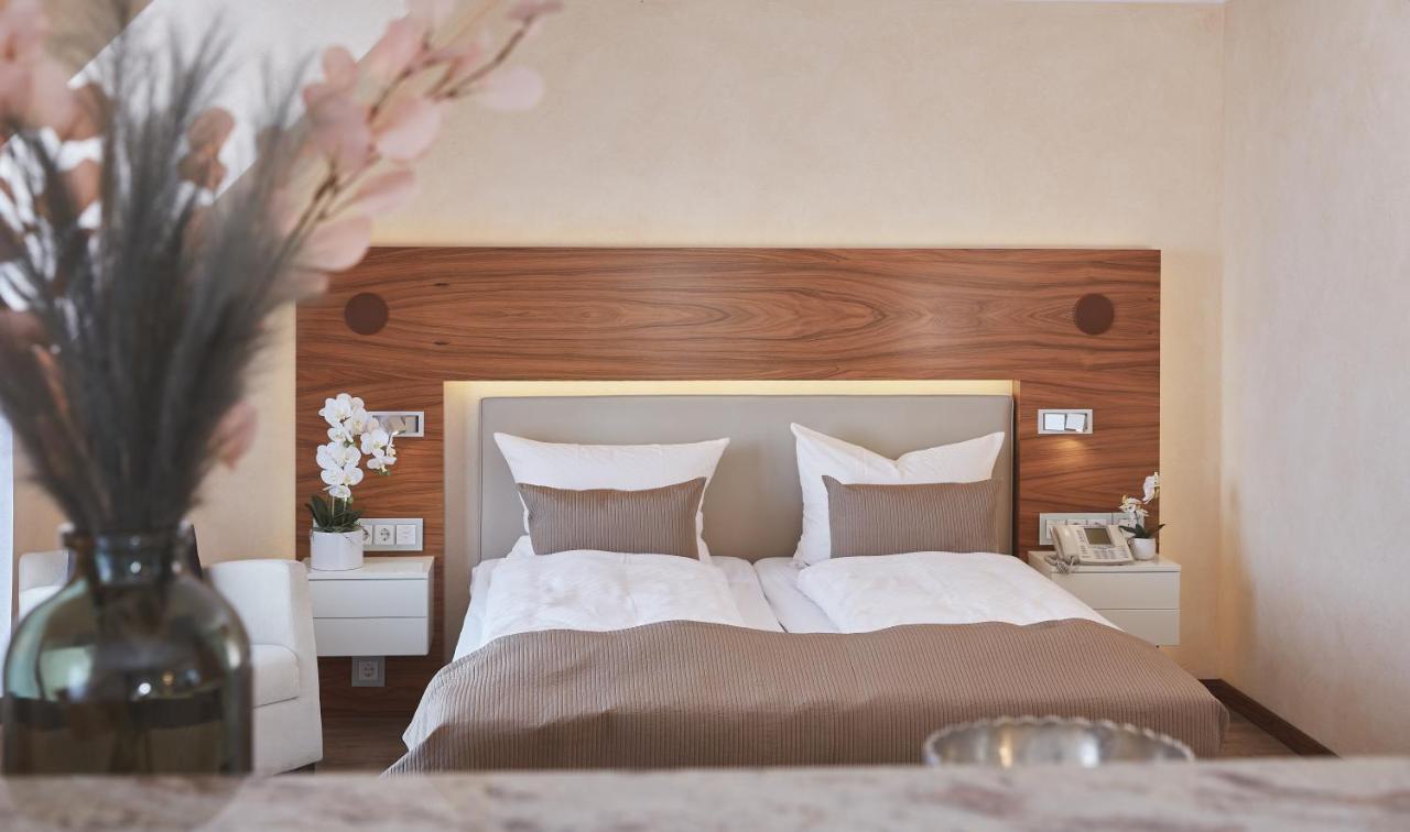 Deluxe Double Room with Balcony,1298608084:JPEG