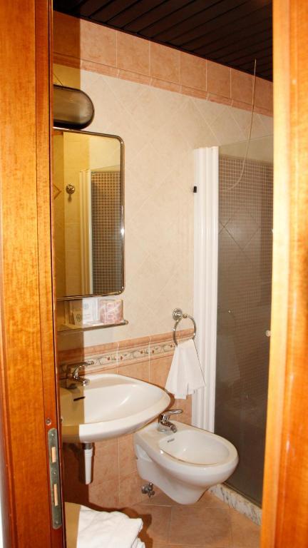 Standard Double Room,692413524:JPEG