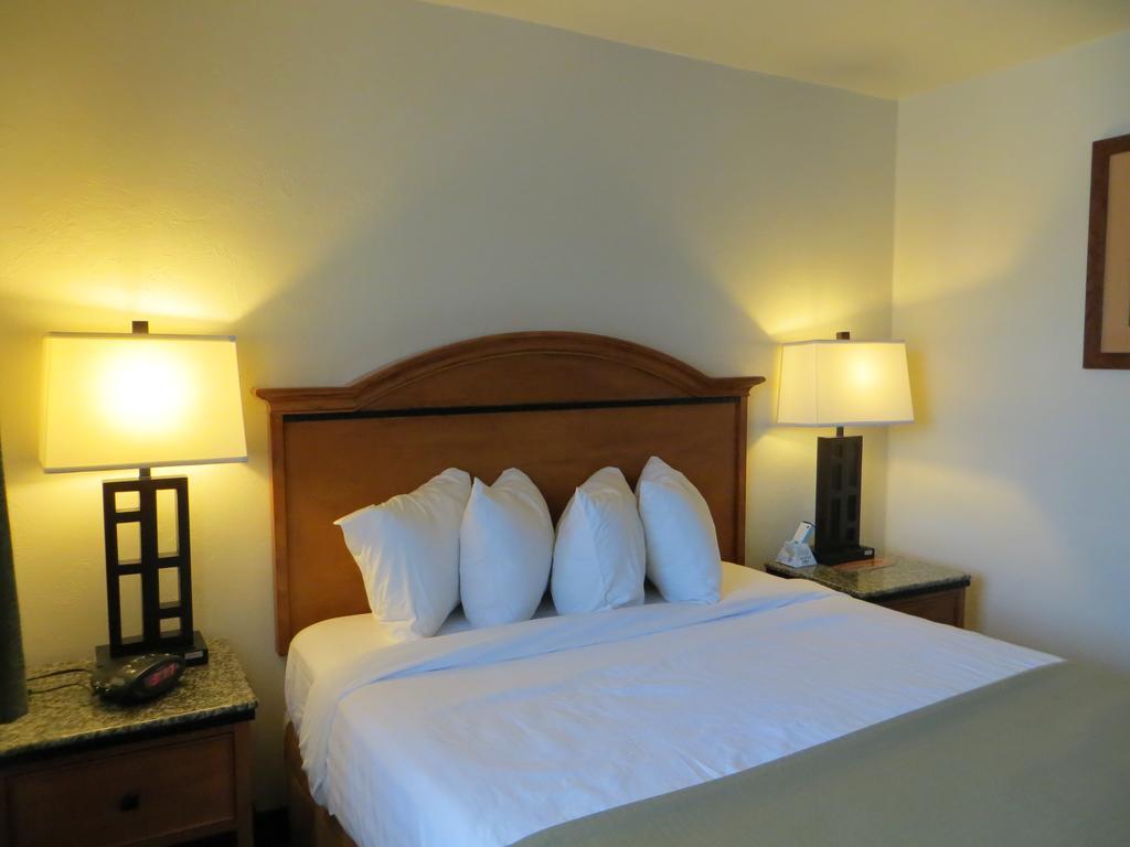 Two-Bedroom Queen Suite - Non-Smoking,130563173:JPEG