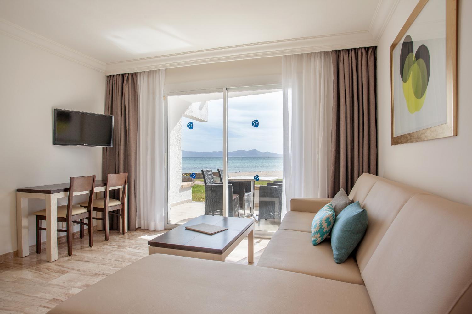 One-Bedroom Apartment Side Sea View