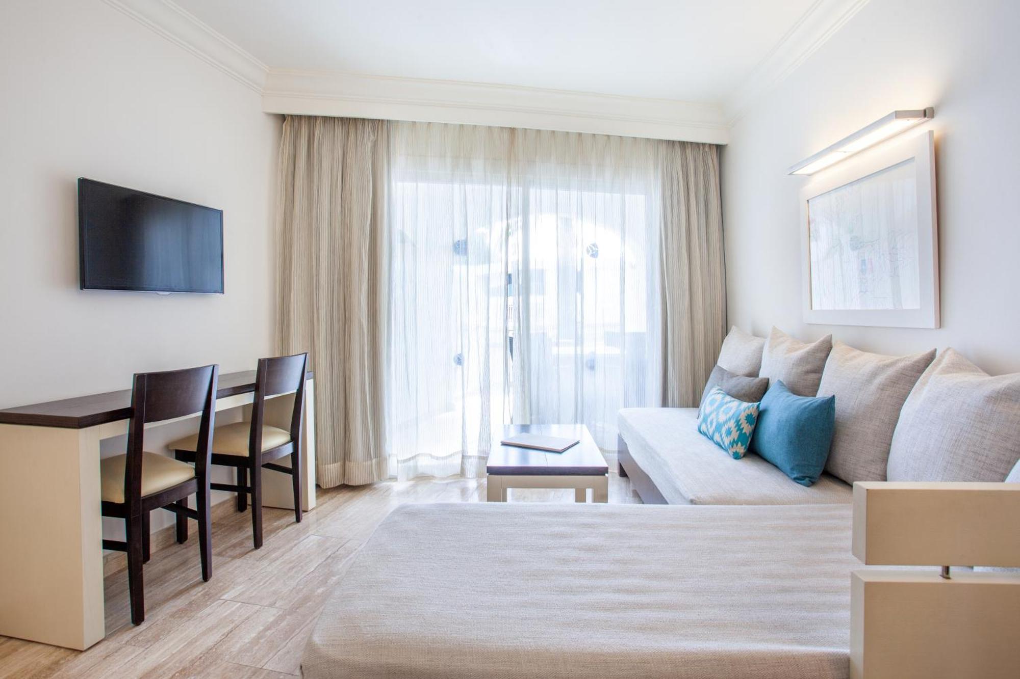 One-Bedroom Apartment Garden View