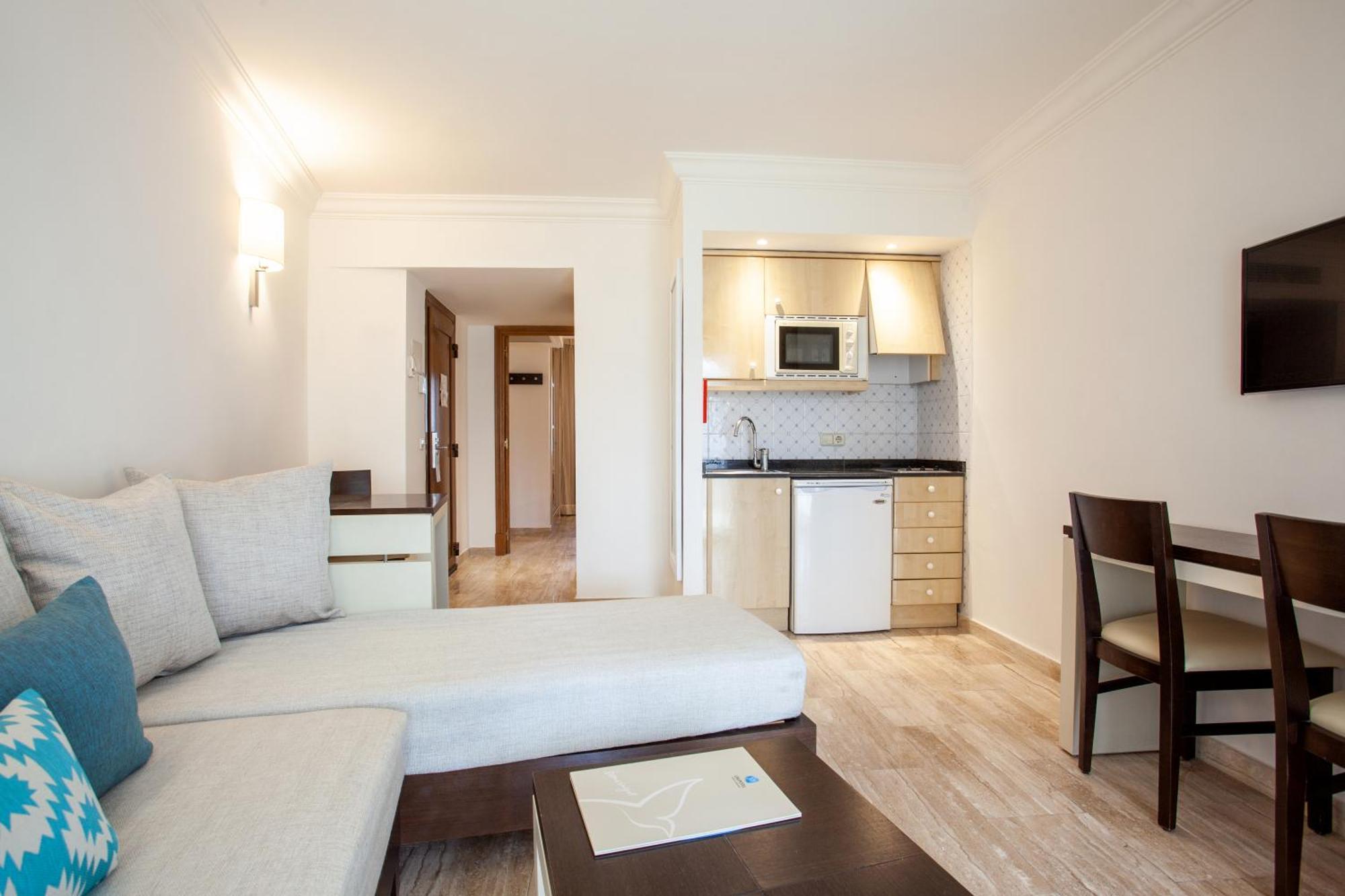 One-Bedroom Apartment Garden View