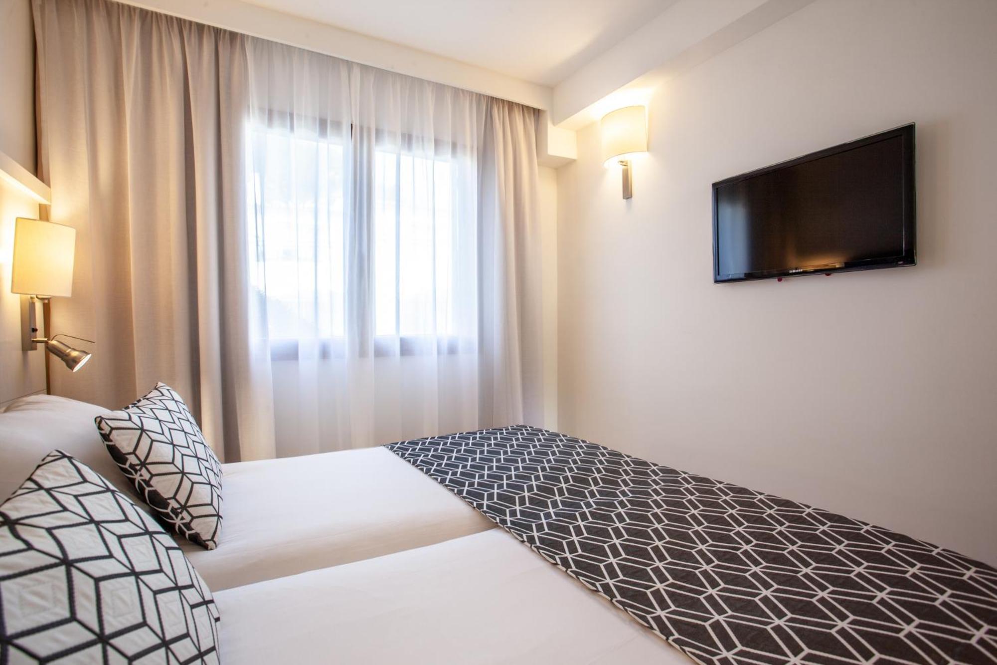 One-Bedroom Apartment Side Sea View