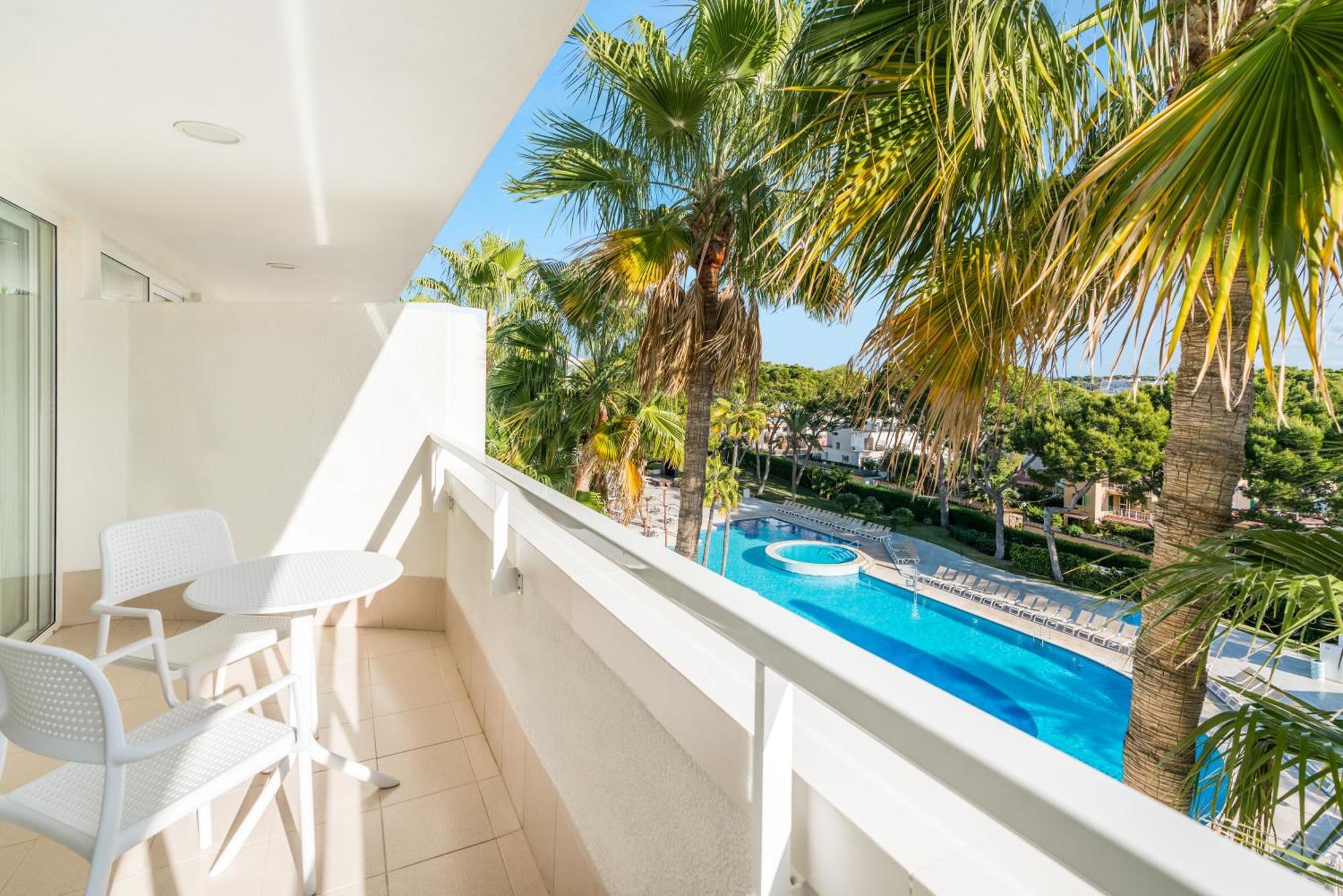 Double or Twin Room Pool View
