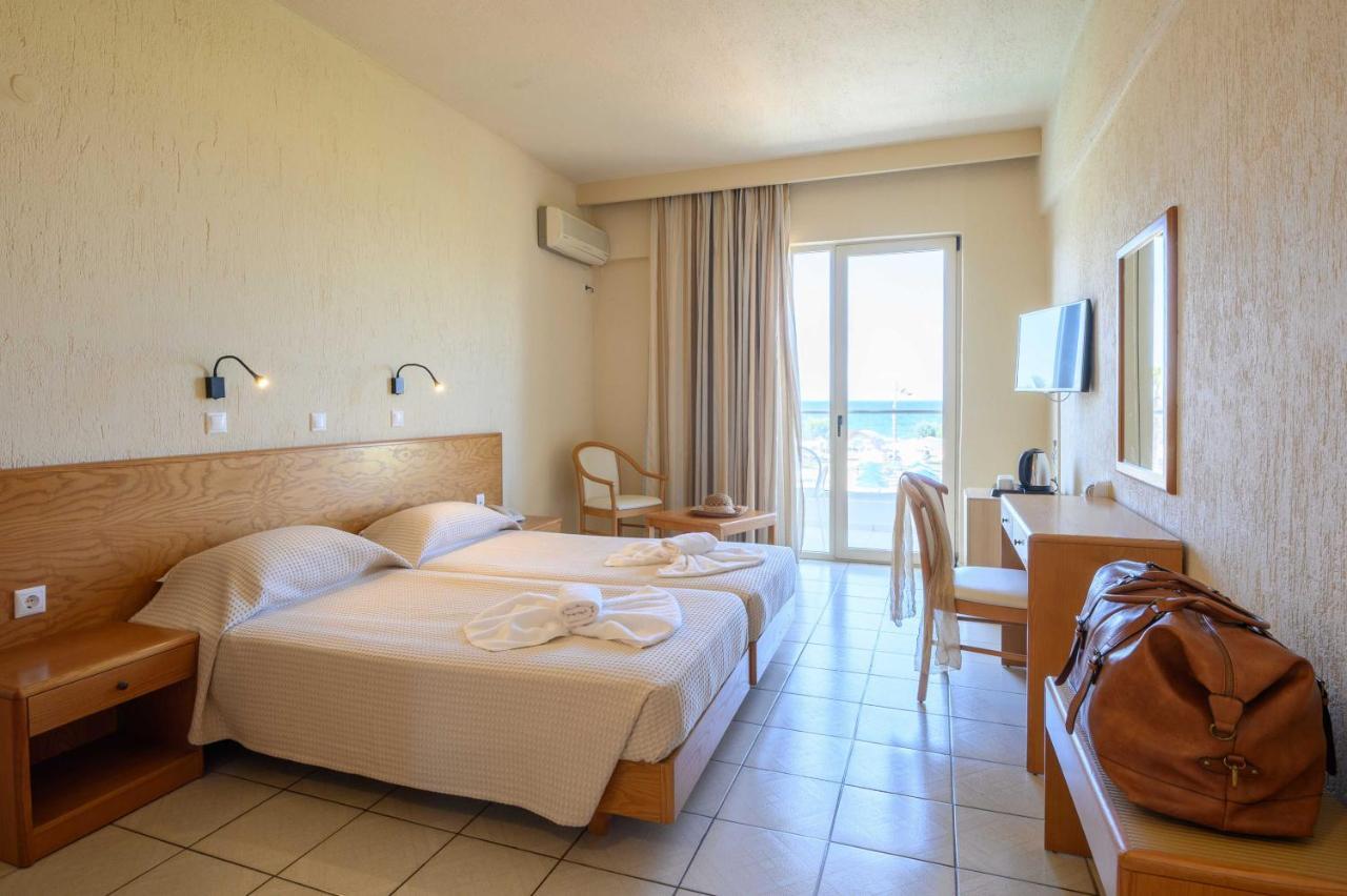 Double or Twin Room Side Sea View