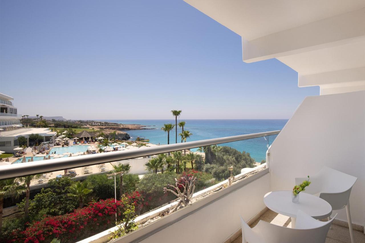 Double or Twin Room with Side Sea View