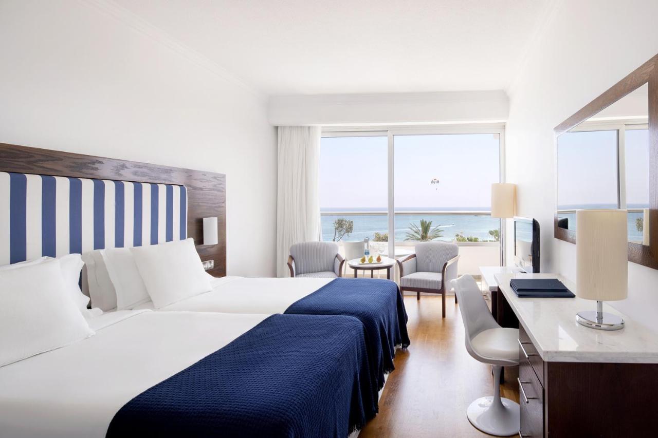 Double or Twin Room Sea View
