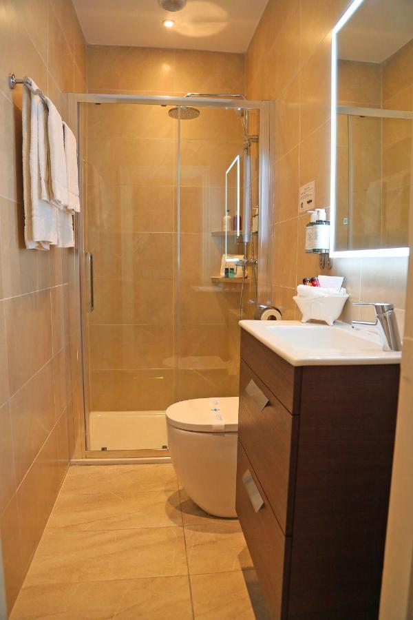 Junior Double Ensuite Room
