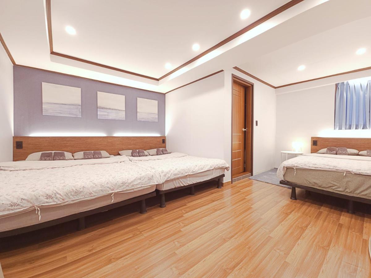 Family Room,1317966580:JPEG