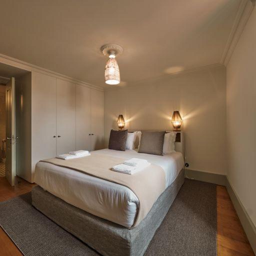 Superior One-Bedroom Apartment	with Balcony