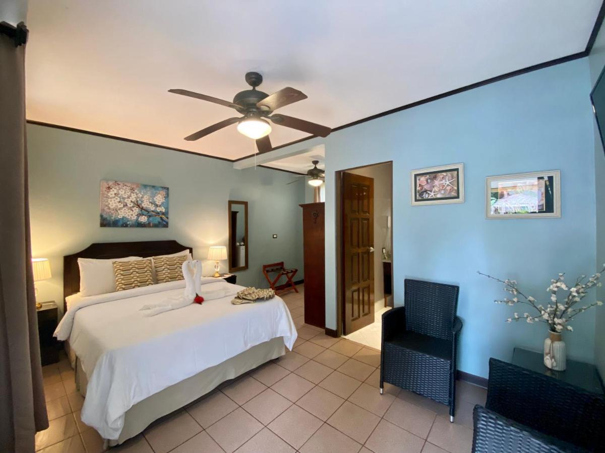 Standard Queen Room with Garden View