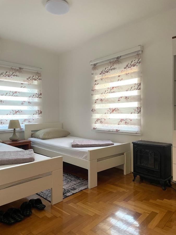 Deluxe One-Bedroom Apartment