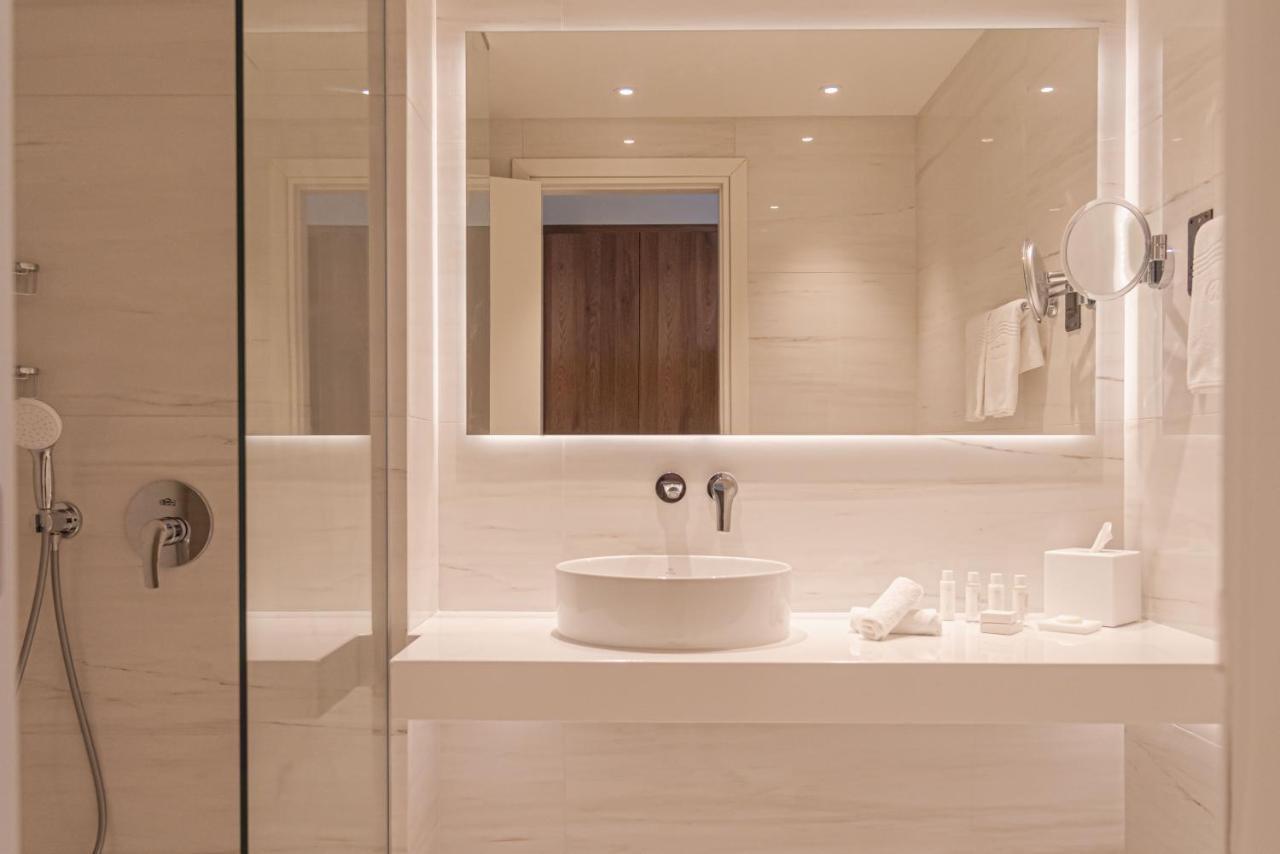 Double or Twin Room Side Sea View