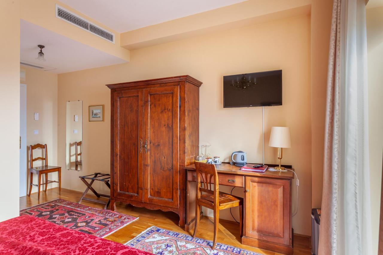 Double or Twin Room Balcony Lake View