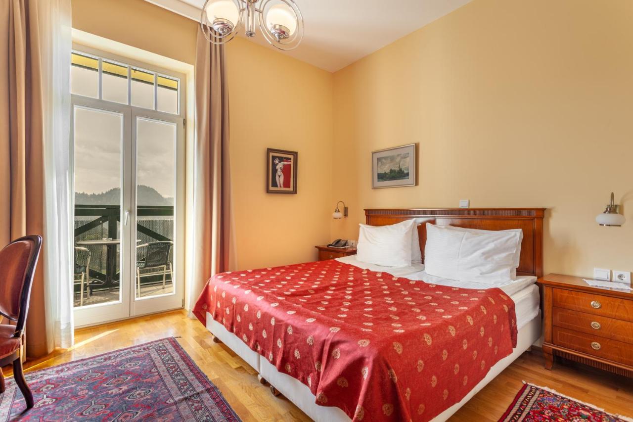 Double or Twin Room Balcony Lake View