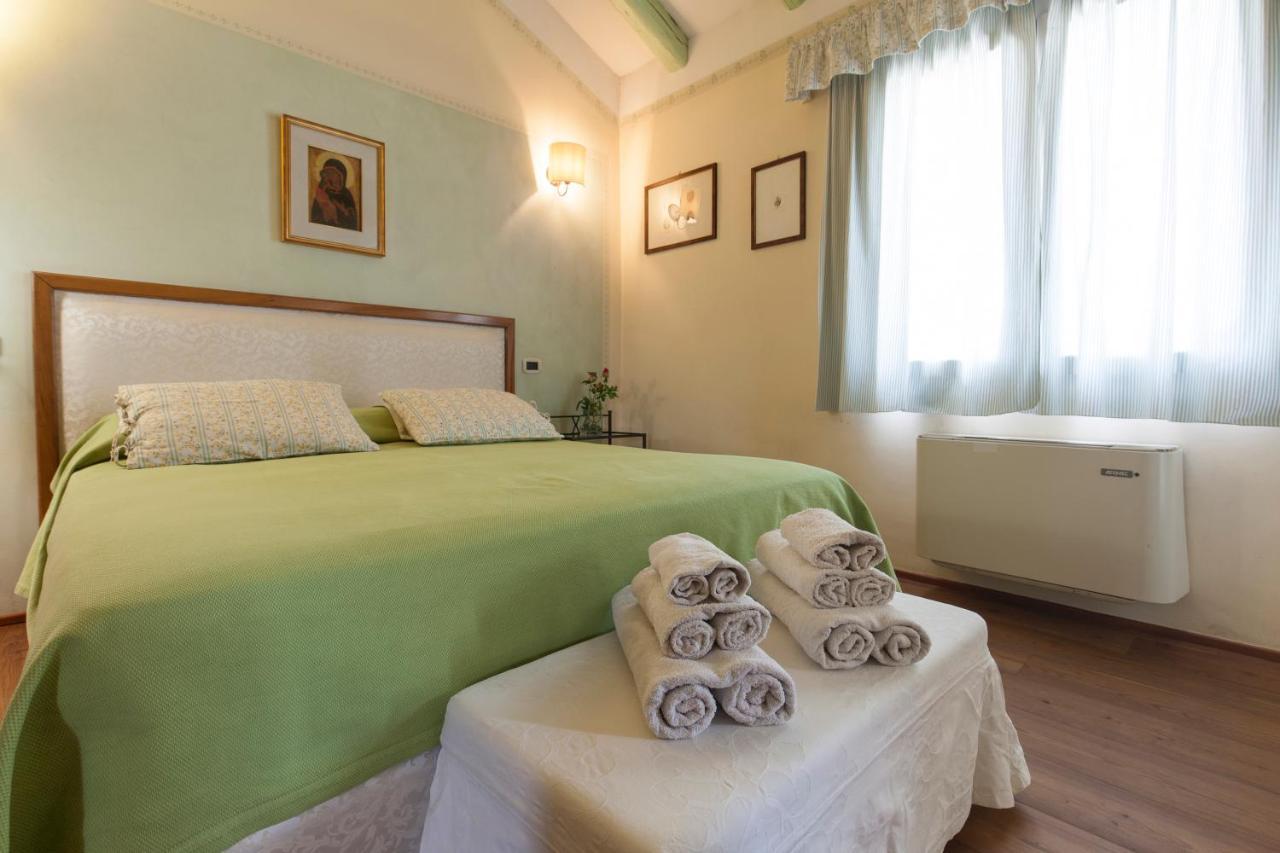 Large Double Room,1348247996:JPEG