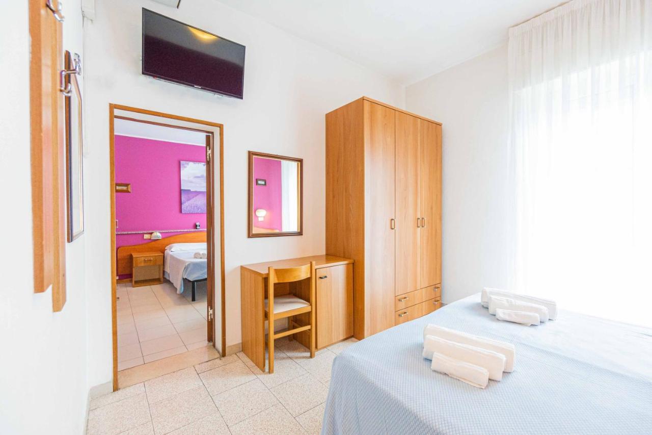 Family Room,1350013015:JPEG