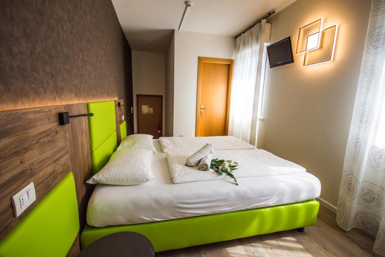 Kleine Tweepersoonskamer met 1 of 2 Bedden