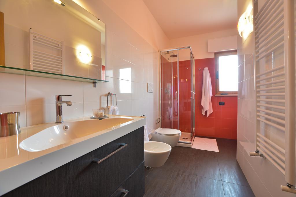 Deluxe Room (2 Adults + 1 Child),152118568:JPEG