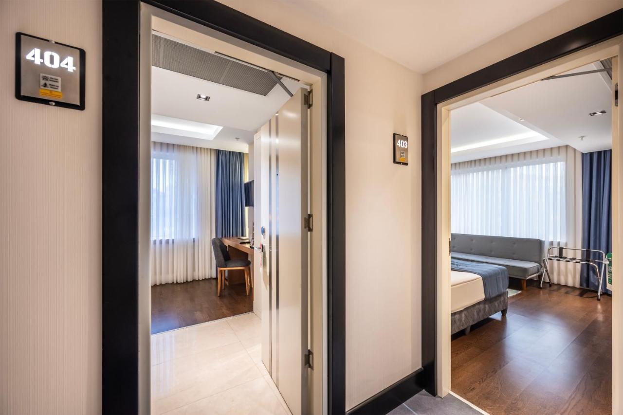 Doppel- und Zweibettzimmer mit Verbindungstür.