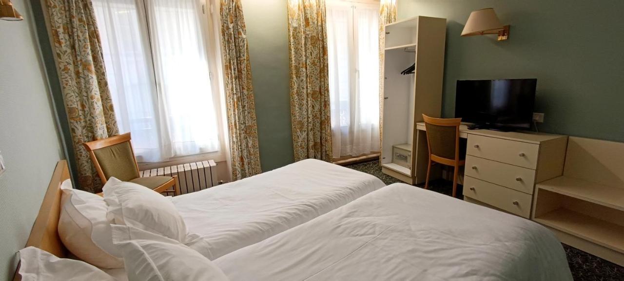 Connecting rooms