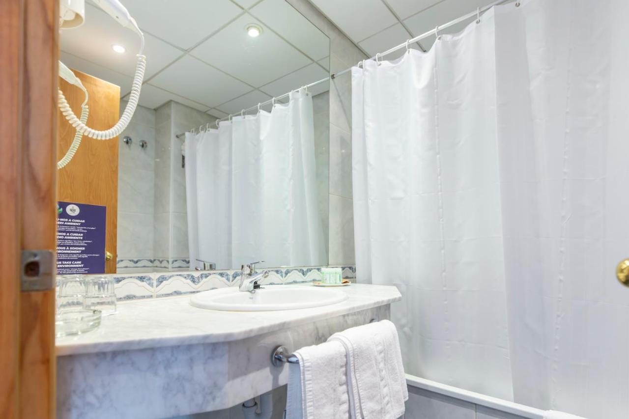 Triple Room Partial Sea View