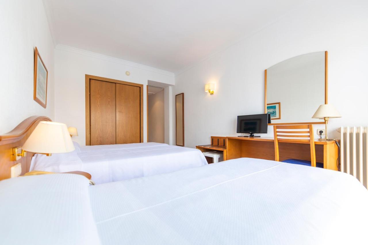 Triple Room Partial Sea View