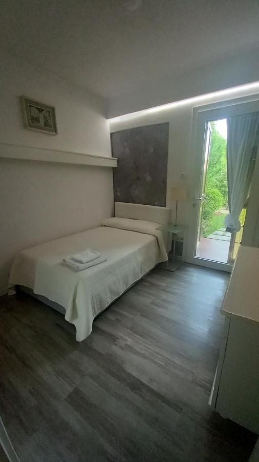 Single Room,1376432684:JPEG