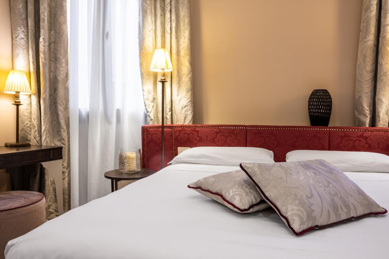 Camera Matrimoniale Superior con Letto Supplementare