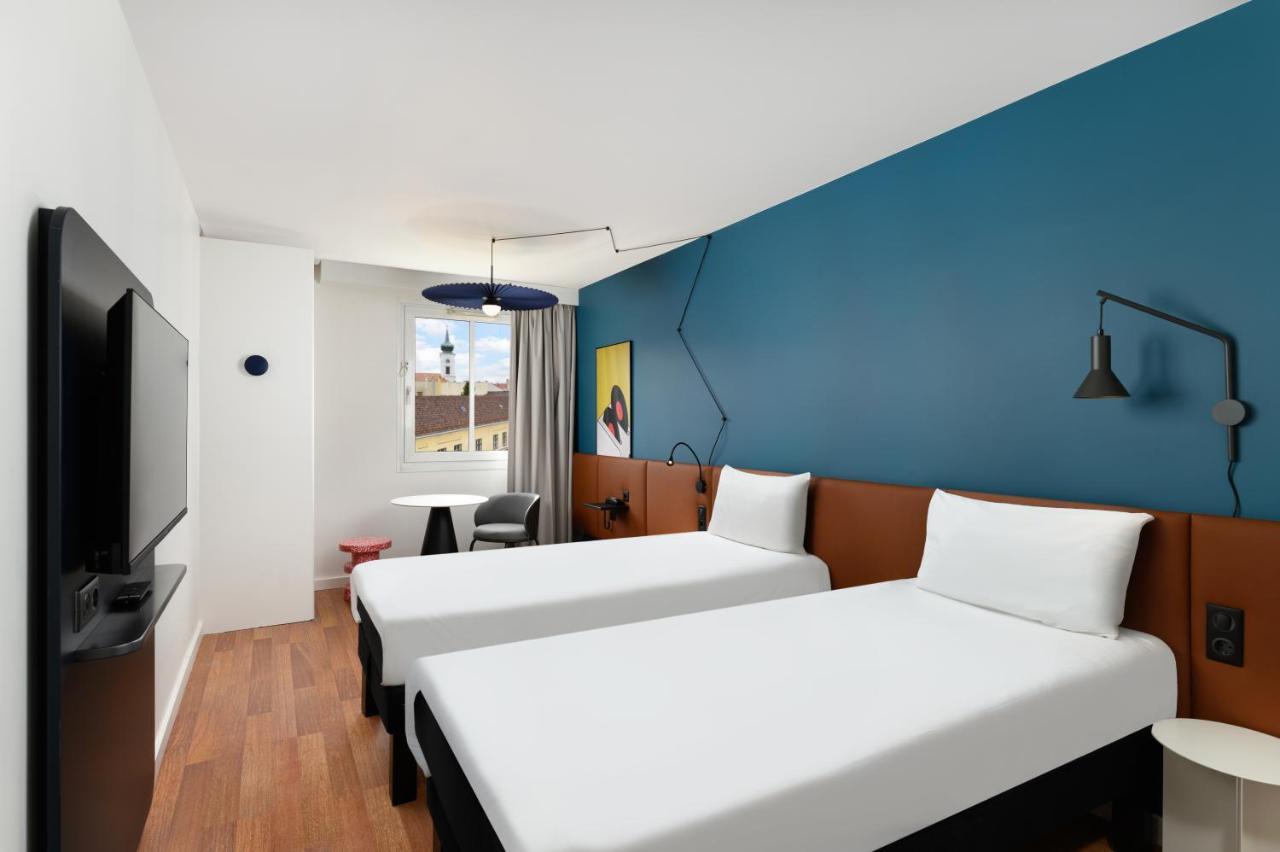 Quarto com 2 Camas de Solteiro